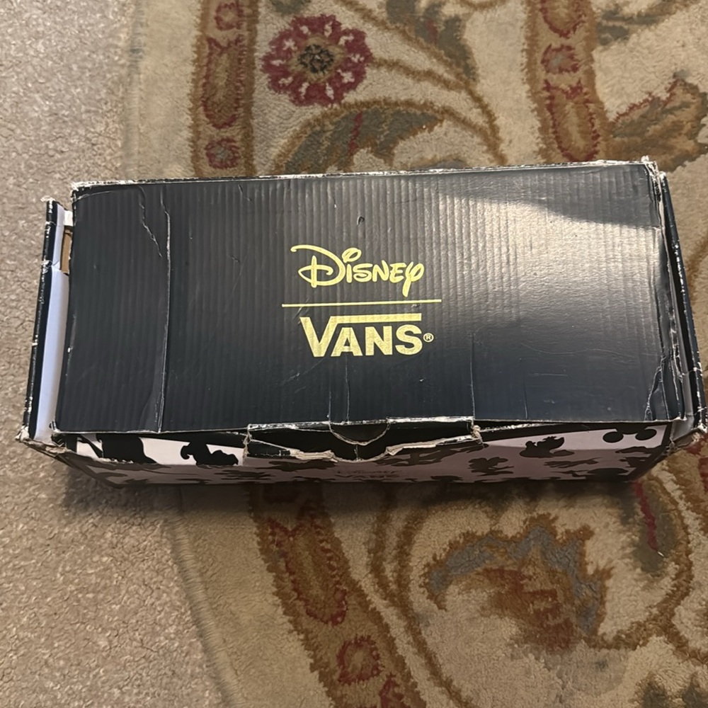 Vans DISNEY Brand New never worn
Size 9 / 10.5 With box (not in good shape) - Picture 10 of 10
